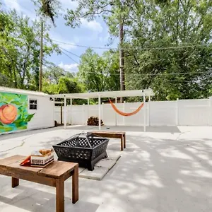 The Peach Family Friendly Oasis , Savannah United States